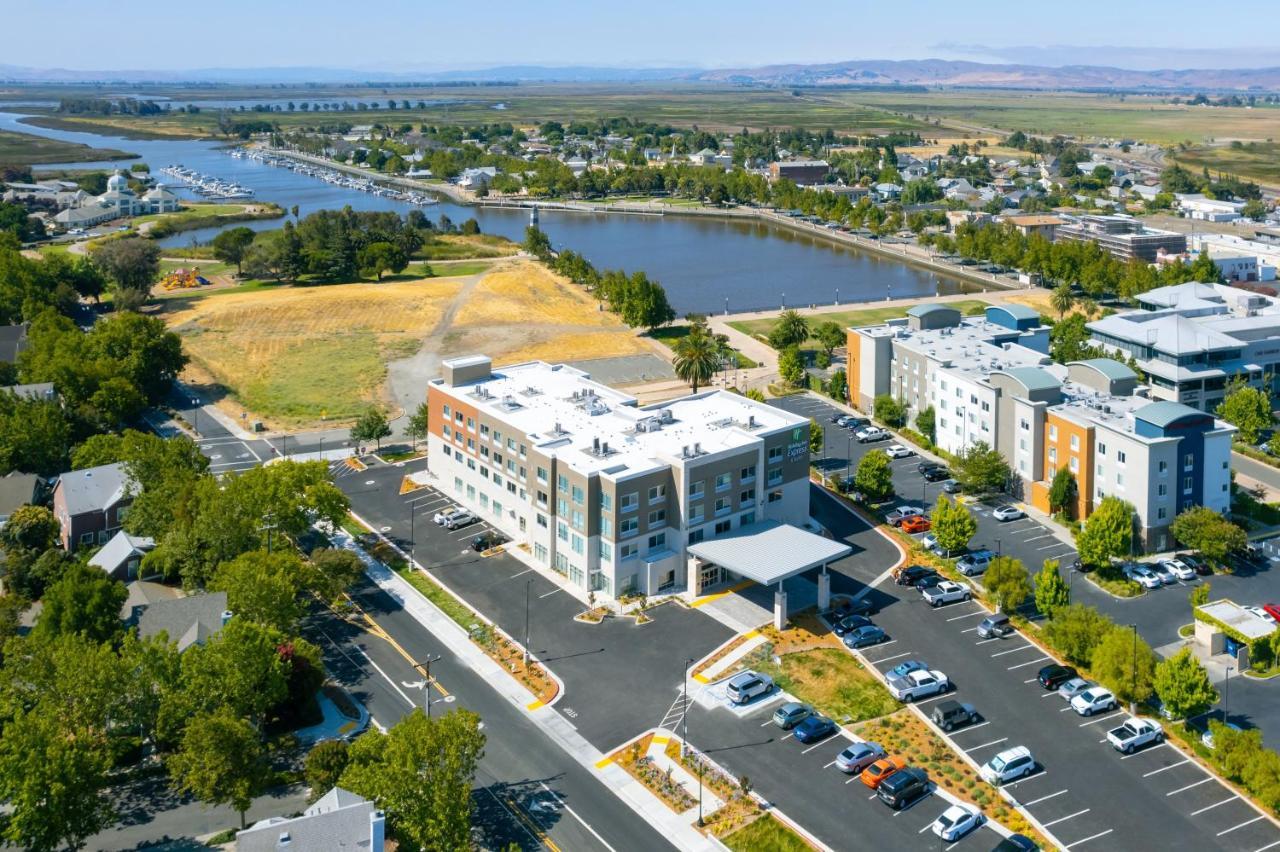 Express & - Suisun By Ihg Hotel 3*