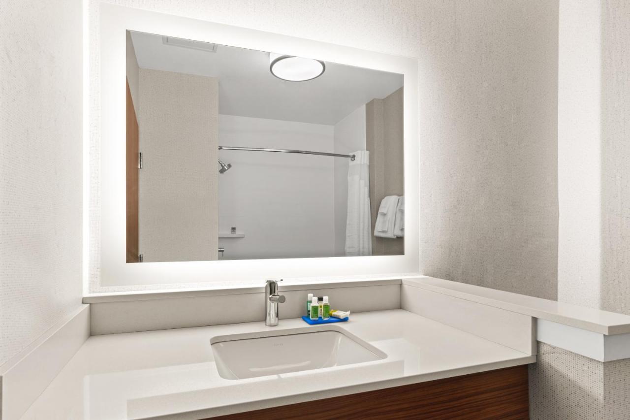 Hotel Express & - Suisun By Ihg 3*